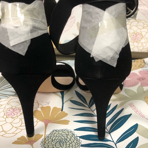 Black Heels - Picture 3 of 4